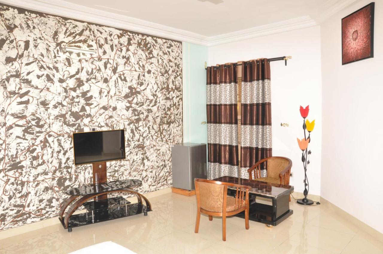Diamond Hotel โกโตนู ภายนอก รูปภาพ