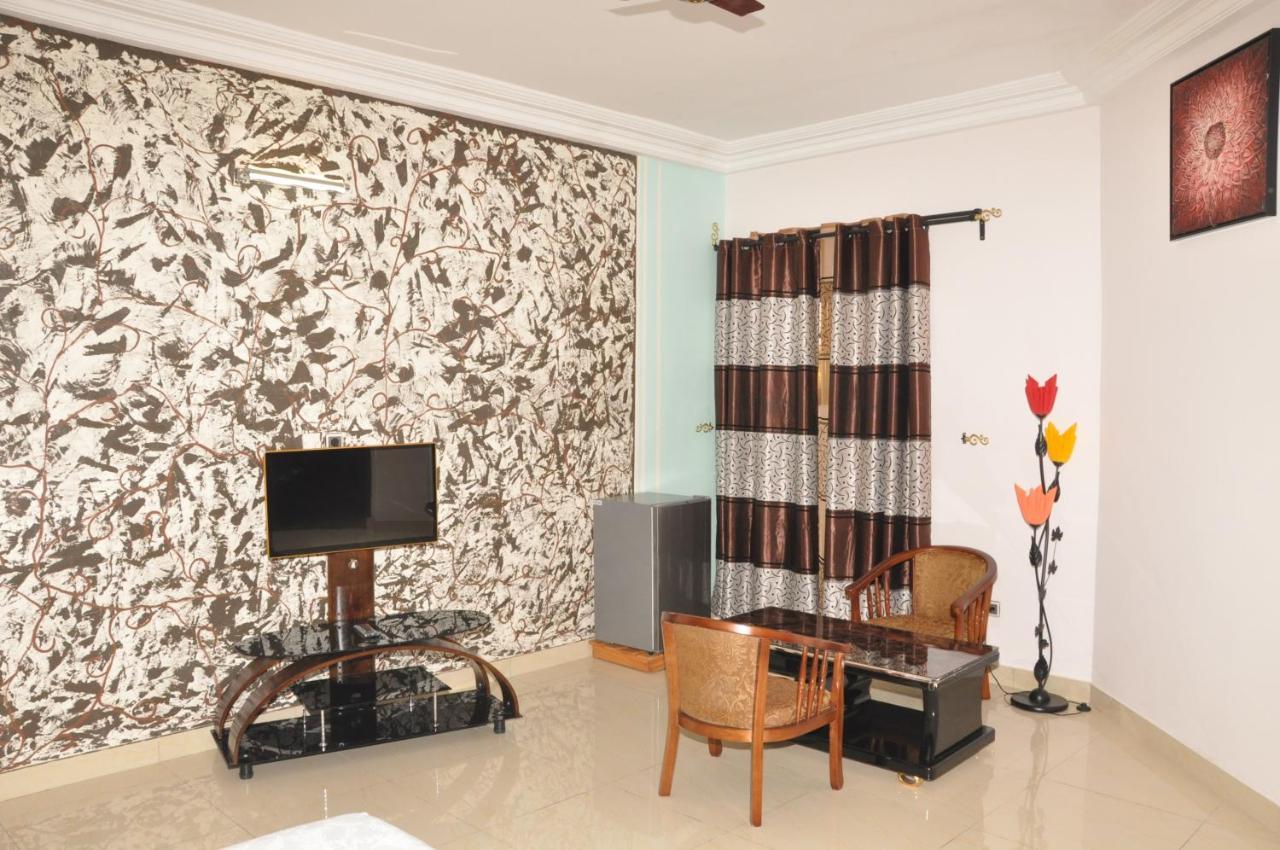 Diamond Hotel โกโตนู ภายนอก รูปภาพ