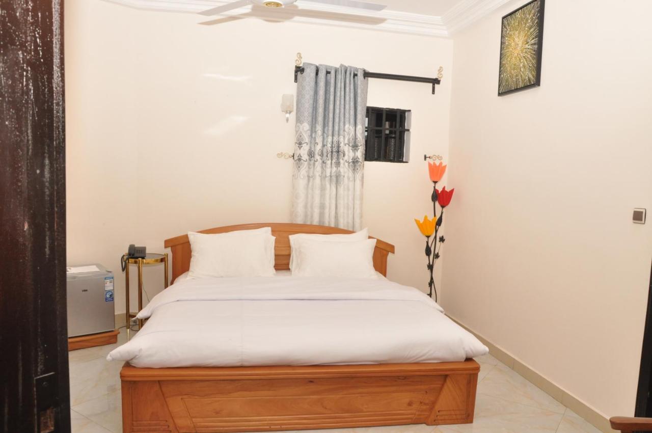 Diamond Hotel โกโตนู ภายนอก รูปภาพ