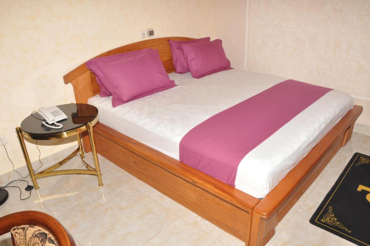Diamond Hotel โกโตนู ภายนอก รูปภาพ